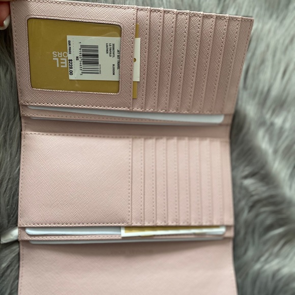 ❌SOLD❌ NWT MICHAEL KORS Trifold Wallet: Blossom - Picture 6 of 8